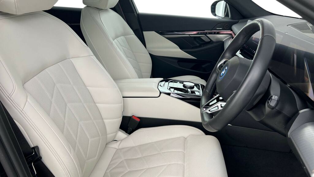 BMW i5 40 83.9Kwh M Sport Edrive 11Kw Charger Black #11