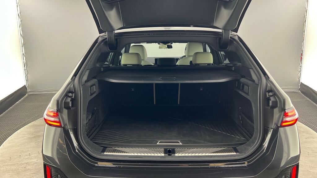 BMW i5 40 83.9Kwh M Sport Edrive 11Kw Charger Black #13