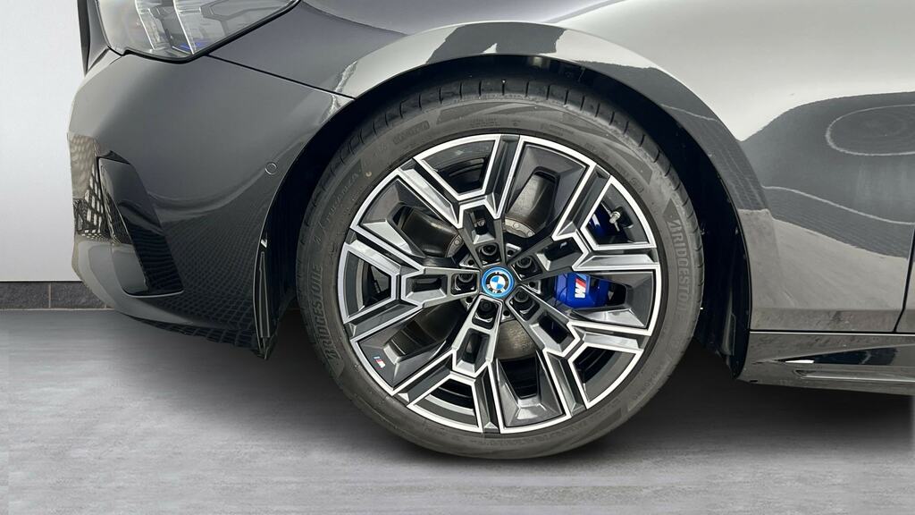 BMW i5 40 83.9Kwh M Sport Edrive 11Kw Charger Black #14