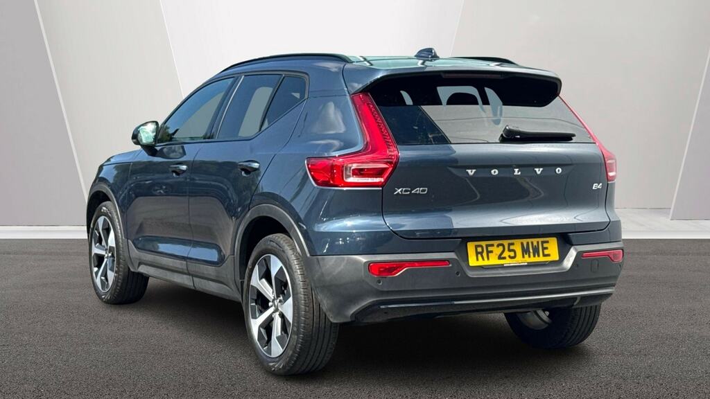 Volvo XC40 2.0 B4p Plus Dark RF25MWE Blue #2