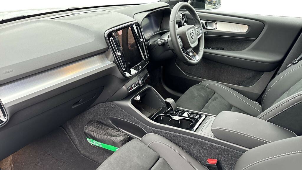 Volvo XC40 2.0 B3p Plus Dark MD26KMF White #4