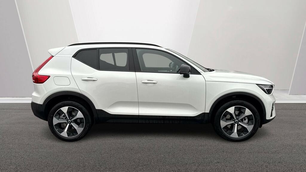 Volvo XC40 2.0 B3p Plus Dark MD26KMF White #3