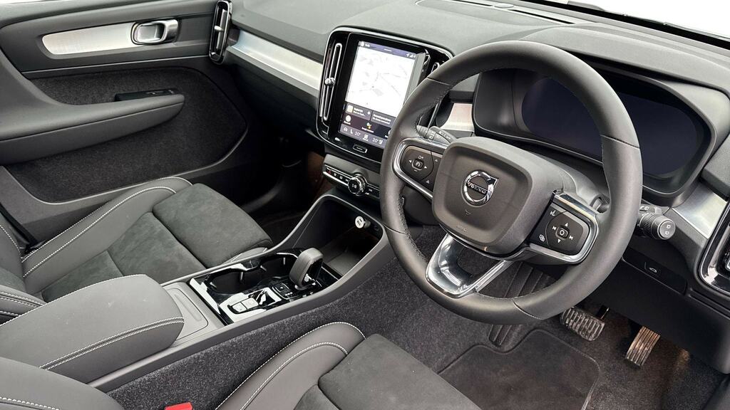 Volvo XC40 2.0 B3p Plus Dark MD26KMF White #5