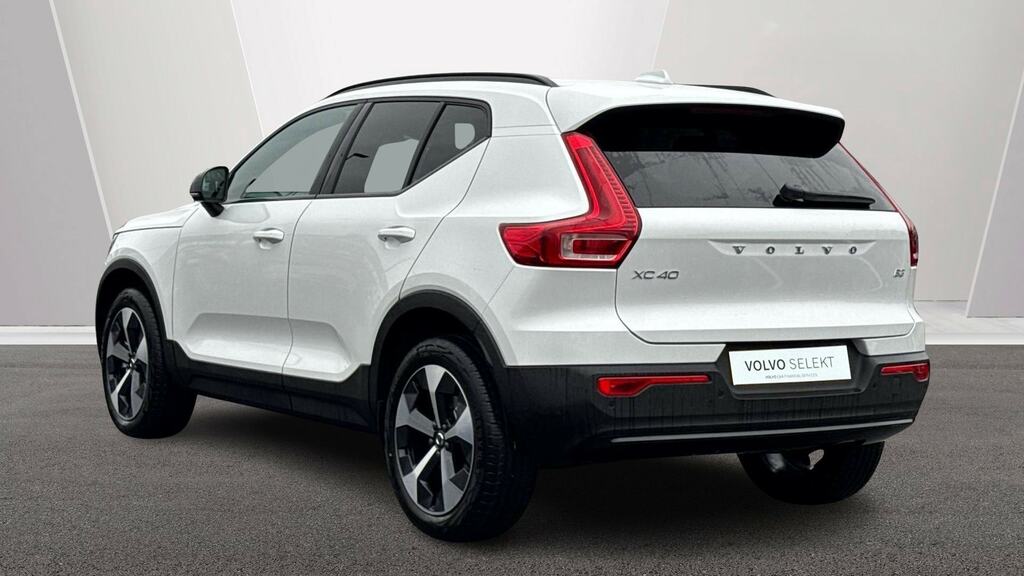 Volvo XC40 2.0 B3p Plus Dark MD26KMF White #2
