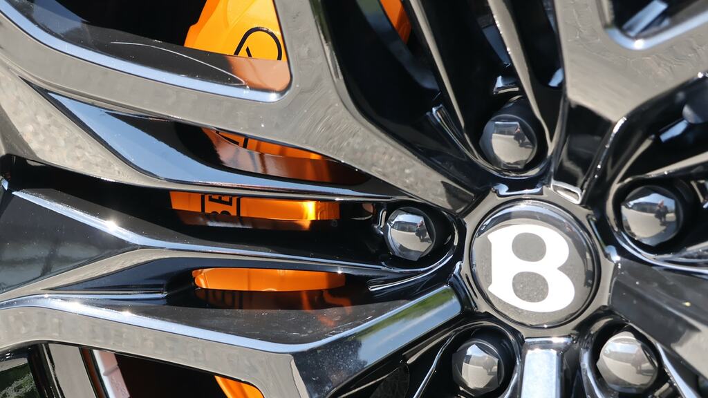 Bentley Bentayga S White #20