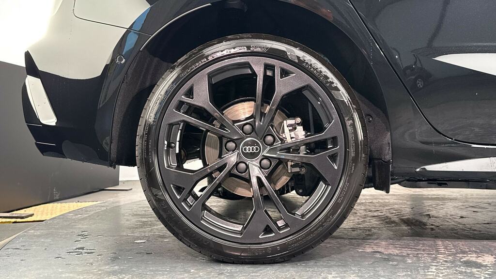 Audi A3 1.5 Tfsi E 204 Black Ed S Tronic Tech Pack YE26OYK Black #5
