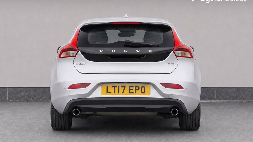 Volvo V40 2.0 T2 Momentum Hatchback Euro 6 White #7