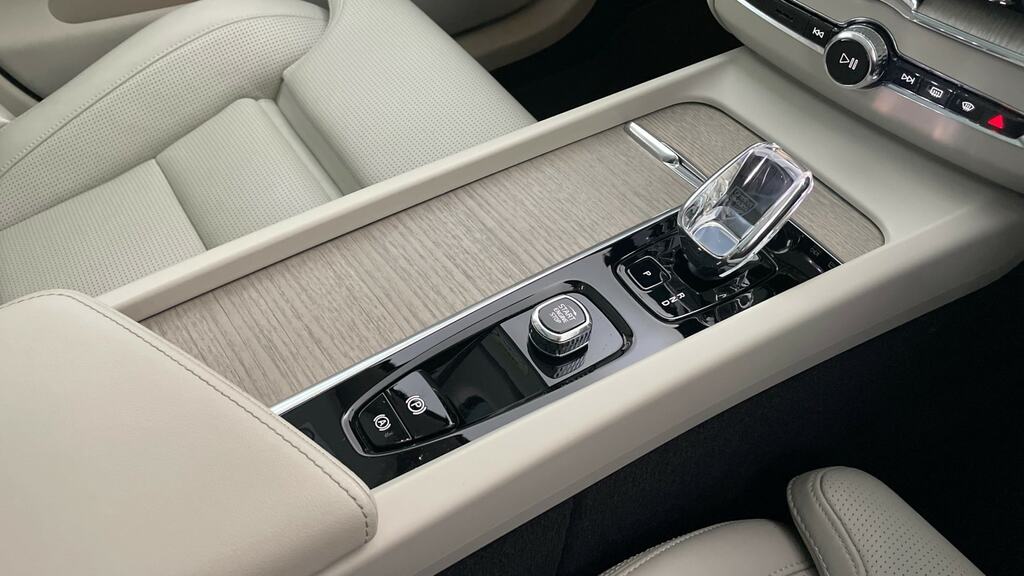 Volvo XC60 Recharge Inscription Pro, T8 Awd Plug-in Hybrid White #14