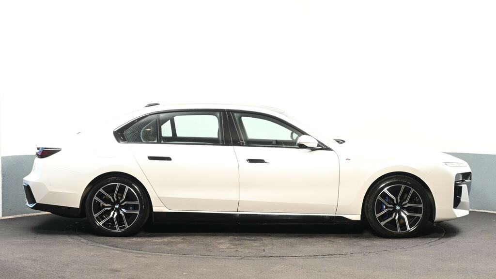 BMW i7 335Kw Edrive50 M Sport 105.7Kwh White #3