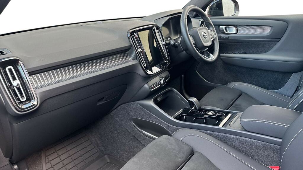 Volvo XC40 2.0 B4p Plus Dark YR24JEJ Red #4