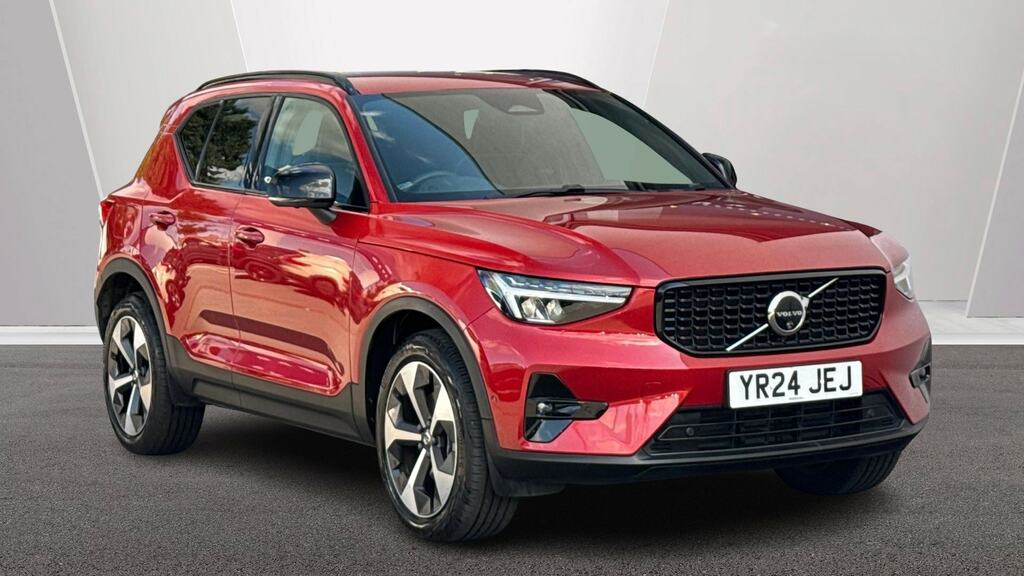 Volvo XC40 2.0 B4p Plus Dark Red