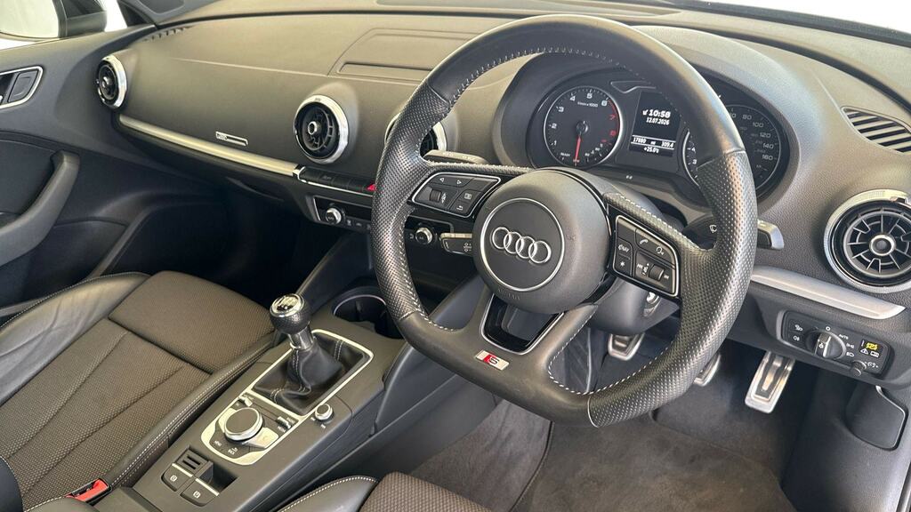 Audi A3 1.5 Tfsi S Line Black #6