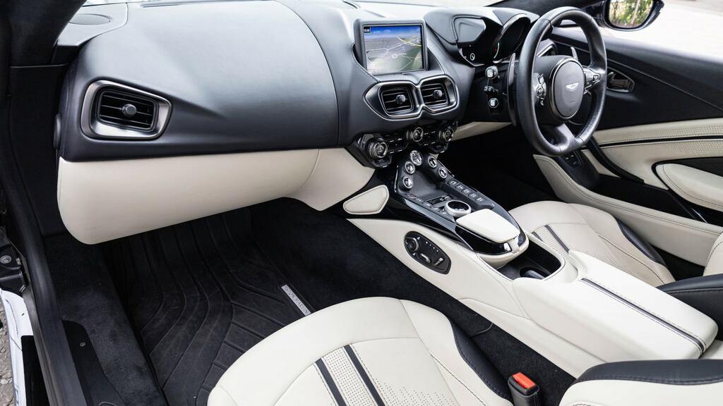 Aston Martin V8 Dbx V8 Blue #24