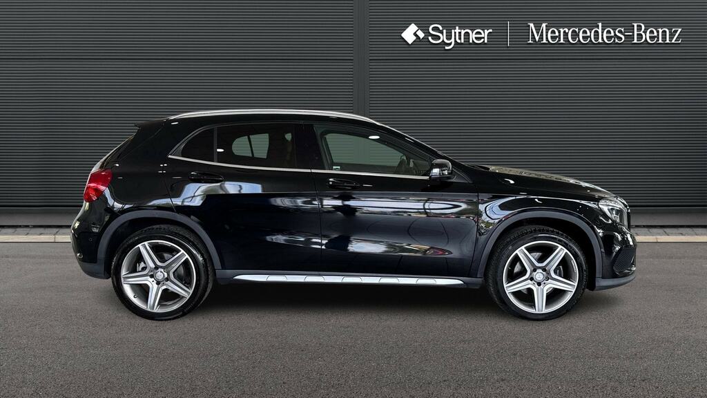 Mercedes-Benz GLA Class Gla 220D 4Matic Amg Line Premium Black #4
