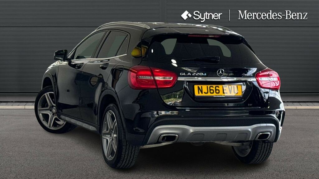 Mercedes-Benz GLA Class Gla 220D 4Matic Amg Line Premium Black #2