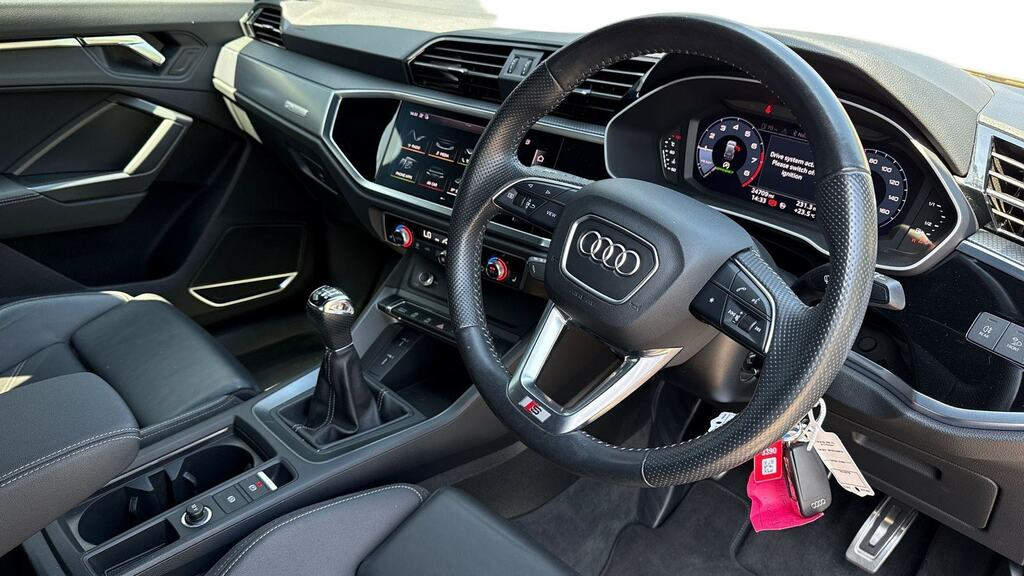 Audi Q3 35 Tfsi S Line Comfortsound Pack Black #6