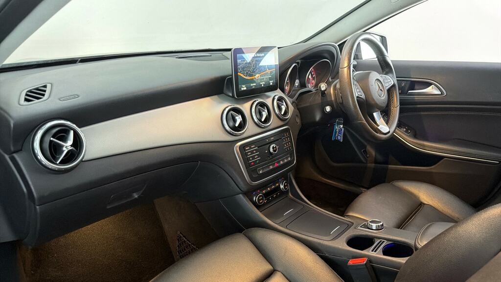 Mercedes-Benz GLA Class 200D Sport Suv 7G-dct Euro 6 Ss 136 Blue #11