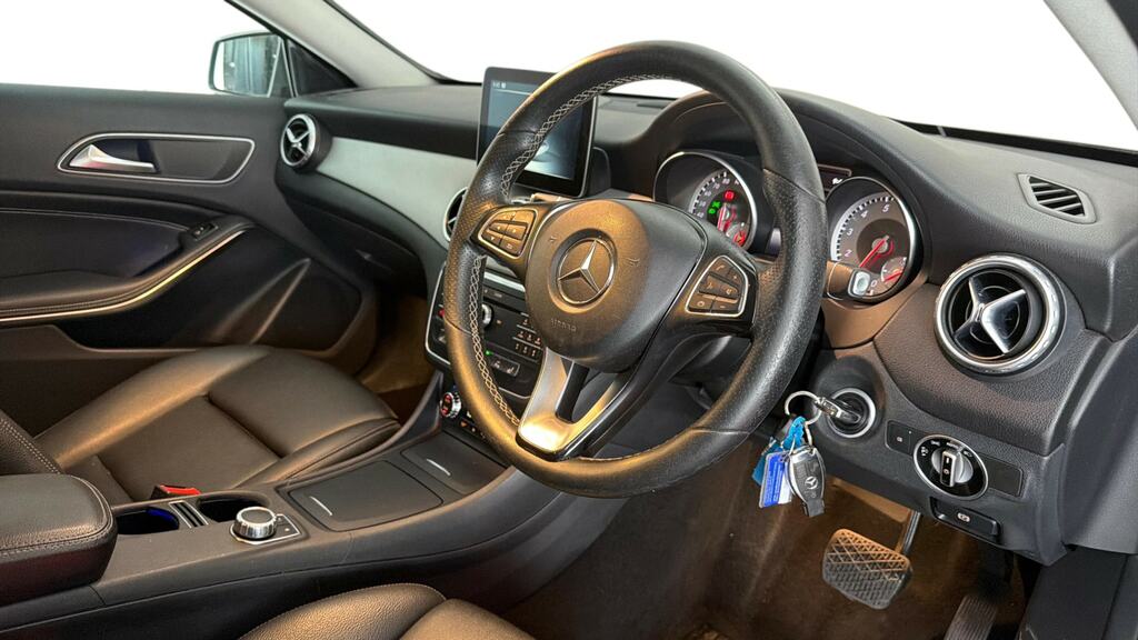Mercedes-Benz GLA Class 200D Sport Suv 7G-dct Euro 6 Ss 136 Blue #9