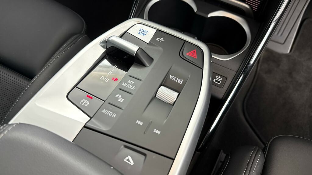 BMW iX2 30 66.5Kwh M Sport Xdrive 11Kw Charger Black #10