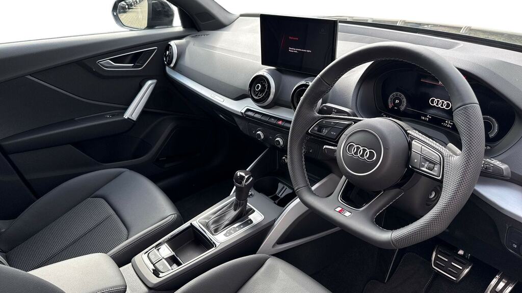 Audi Q2 35 Tfsi Black Edition S Tronic Tech FN75AJO Black #6