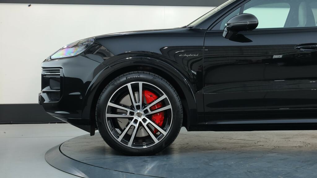 Porsche Cayenne Turbo E-hybrid Tiptronic S DA75WDU Black #3