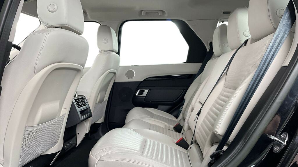 Land Rover Discovery 3.0 D300 S Black #4