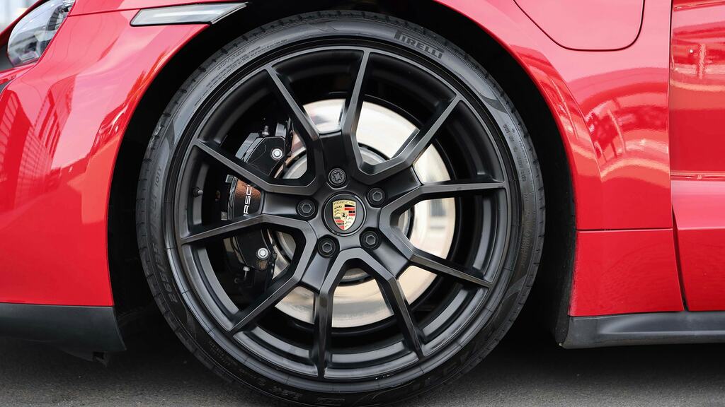 Porsche Taycan 440Kw Gts 93Kwh SH73AYJ Red #4