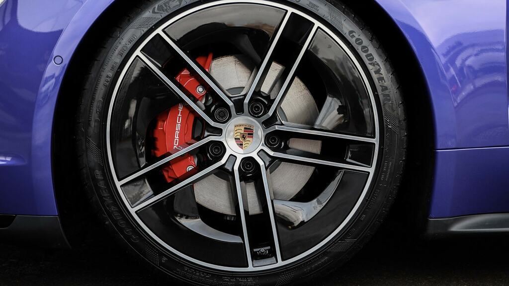 Porsche Taycan 440Kw 105Kwh 4S Black Edition 5 Seat SN26TWW Purple #4