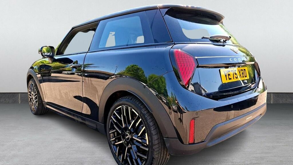 Mini Hatch 1.5 C Exclusive Level 1 YE75XBD Black #2