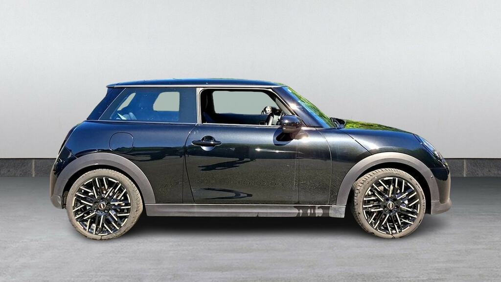 Mini Hatch 1.5 C Exclusive Level 1 YE75XBD Black #3