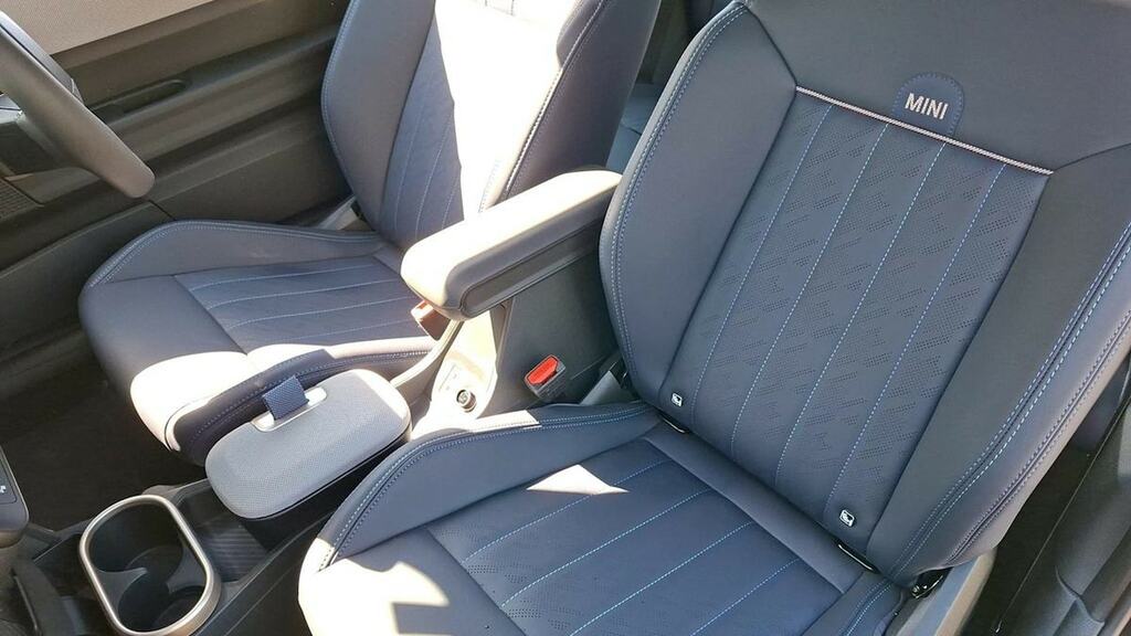 Mini Hatch 1.5 C Exclusive Level 1 YE75XBD Black #5