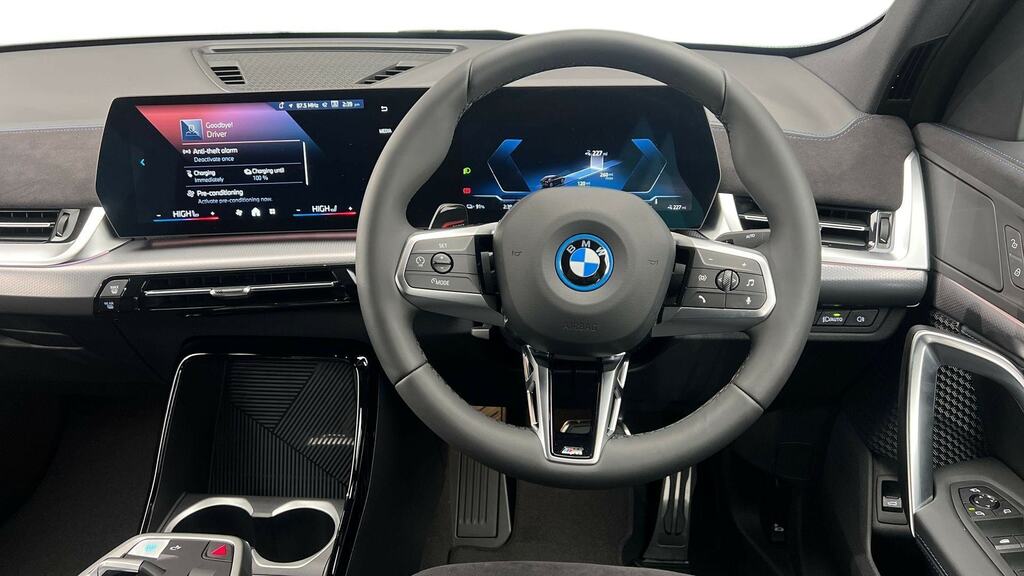 BMW iX2 150Kw Edrive20 M Sport 65Kwh BJ26URU Black #5