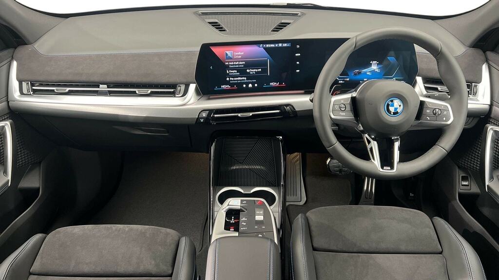 BMW iX2 150Kw Edrive20 M Sport 65Kwh BJ26URU Black #4