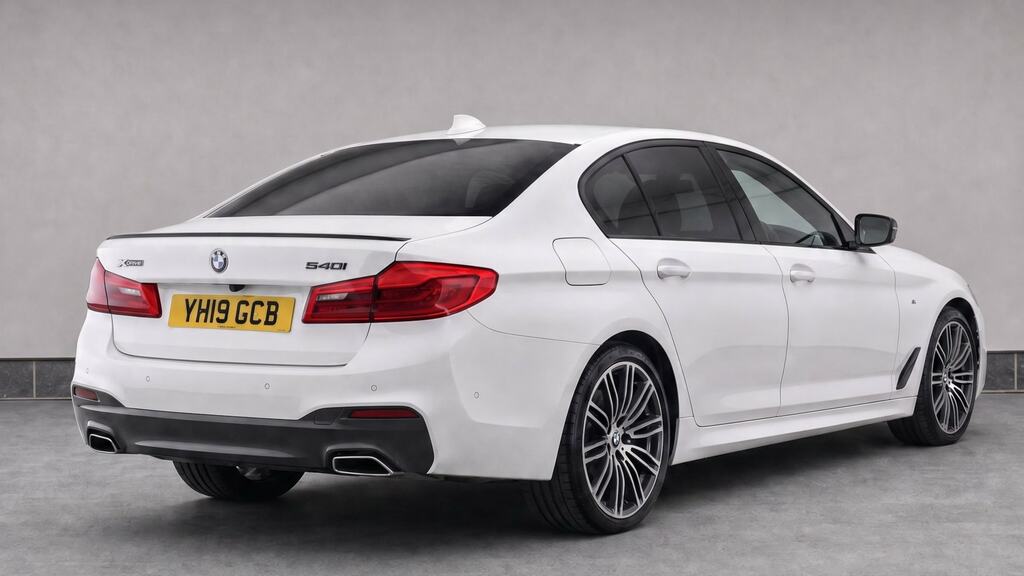 BMW 5 Series 540I Xdrive M Sport Techplus Pack YH19GCB White #4