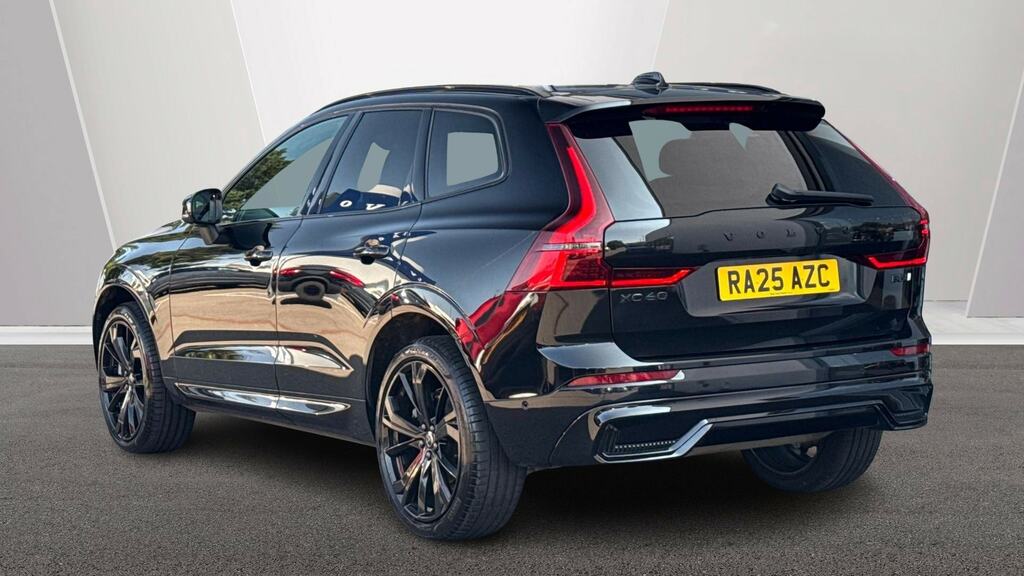 Volvo XC60 2.0 B5p Plus Black Edition Awd Geartronic RA25AZC Black #2