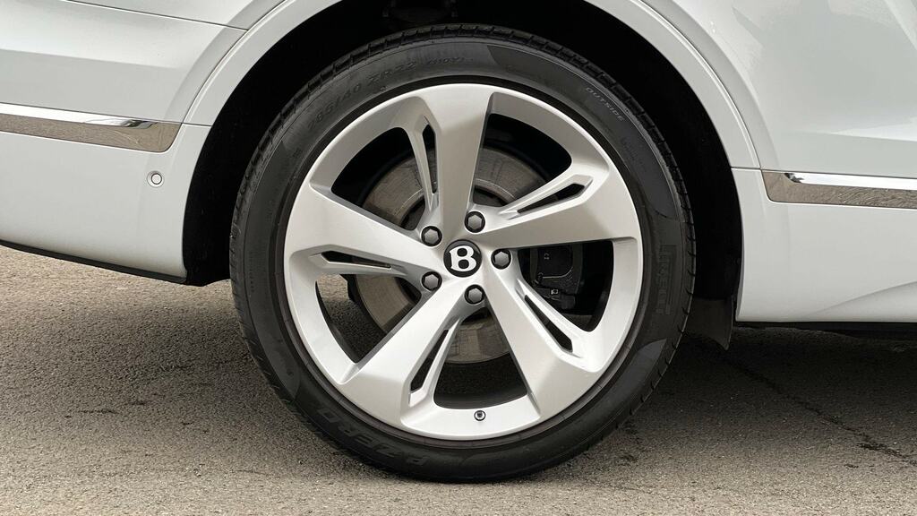 Bentley Bentayga 4.0 V8 Citytouring Spec White #6
