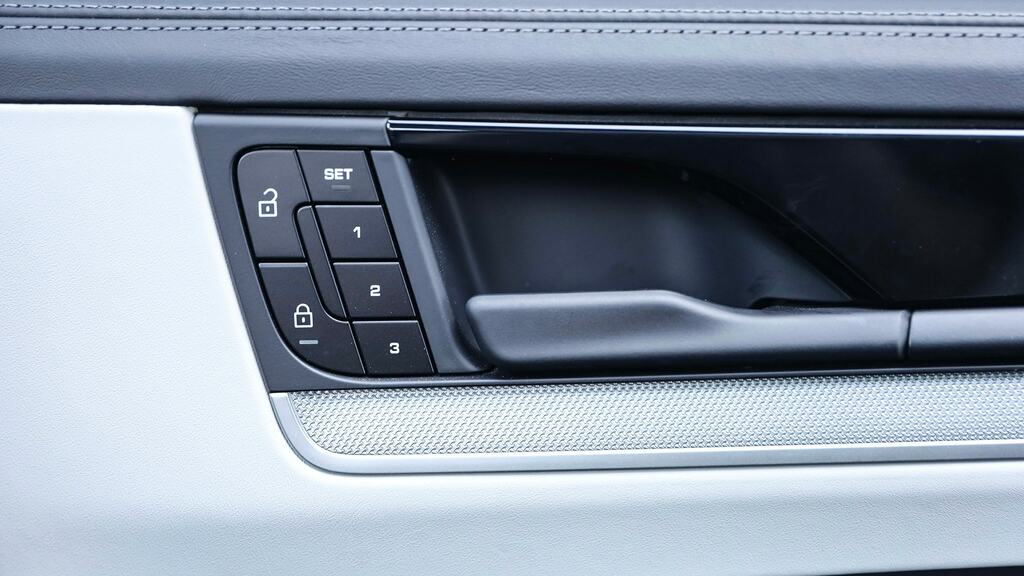 Porsche Cayenne E-hybrid Tiptronic S 5 Seat Black #23