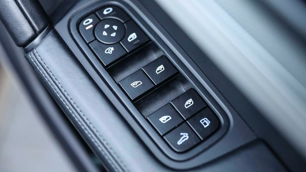 Porsche Cayenne E-hybrid Tiptronic S 5 Seat Black #24