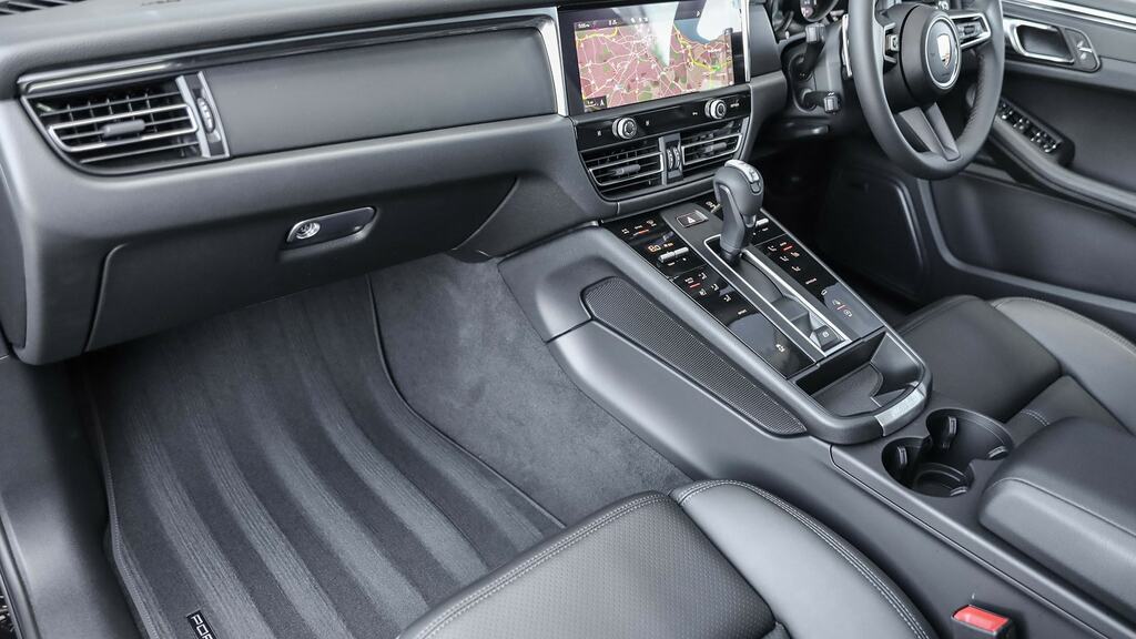Porsche Macan 5dr Pdk SL26WYH Black #3