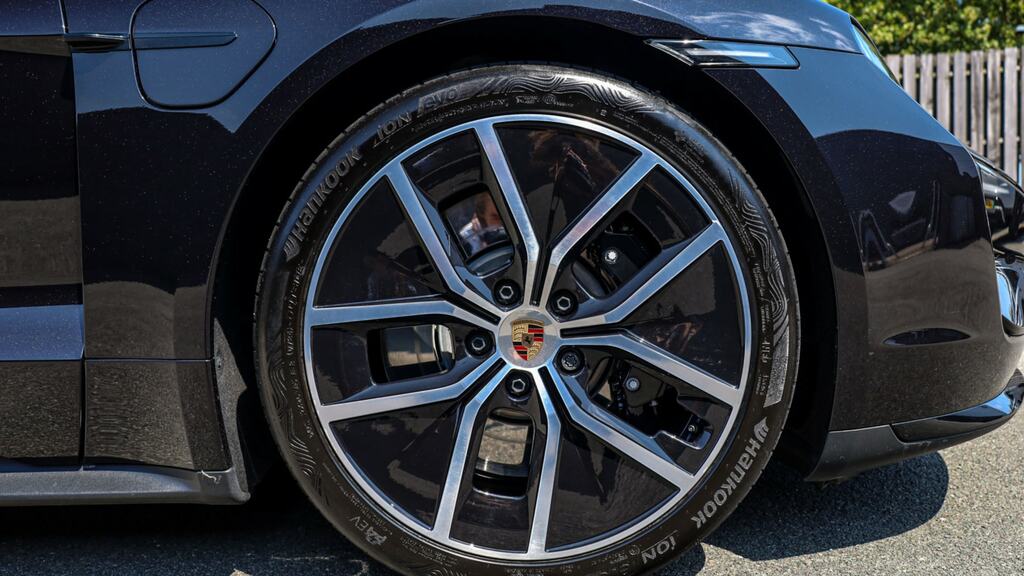 Porsche Taycan 649Kw Turbo 105Kwh Black #4
