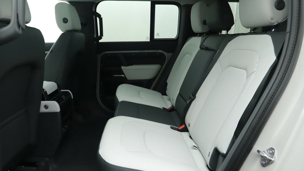 Land Rover Defender 110 2.0 P300e X-dynamic Se 110 KN75NXH Grey #4