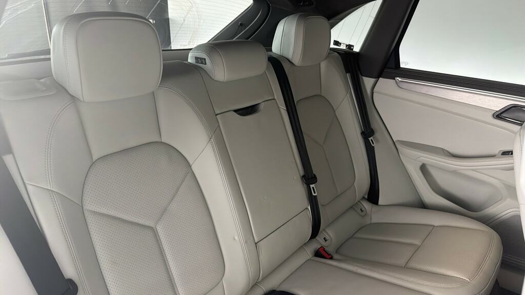 Porsche Macan Turbo Black #12