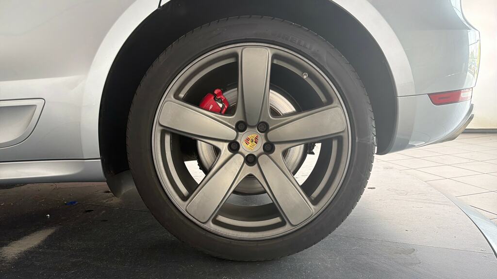 Porsche Macan Turbo Black #25