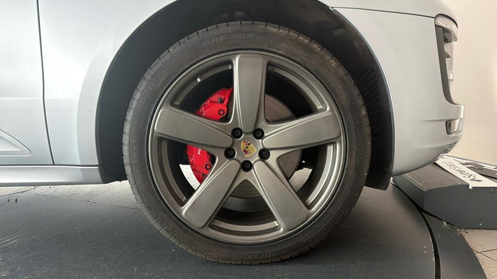 Porsche Macan Turbo Black #23
