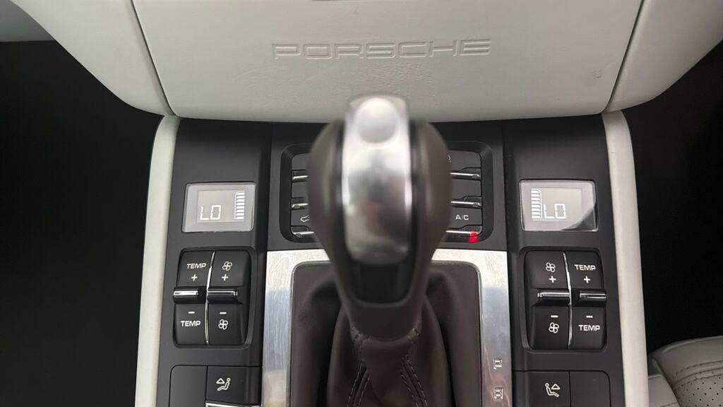Porsche Macan Turbo Black #16