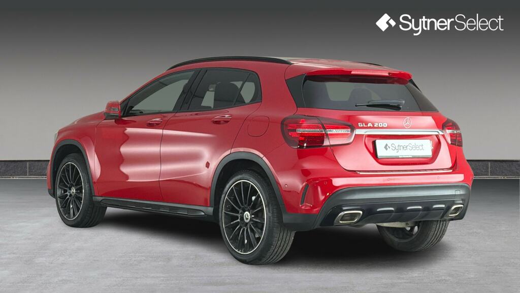 Mercedes-Benz GLA Class Gla 200 Amg Line Edition Plus Red #2
