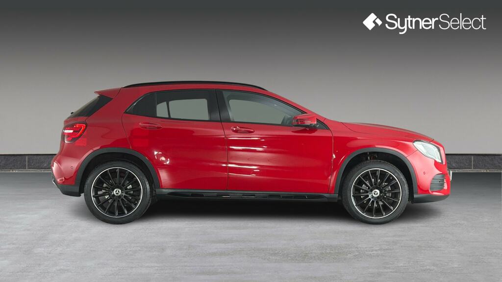 Mercedes-Benz GLA Class Gla 200 Amg Line Edition Plus Red #3