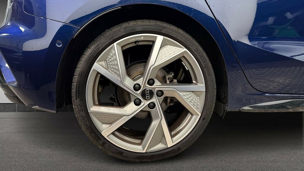 Audi A3 35 Tfsi Black Edition S Tronic KM25LJK Blue #5
