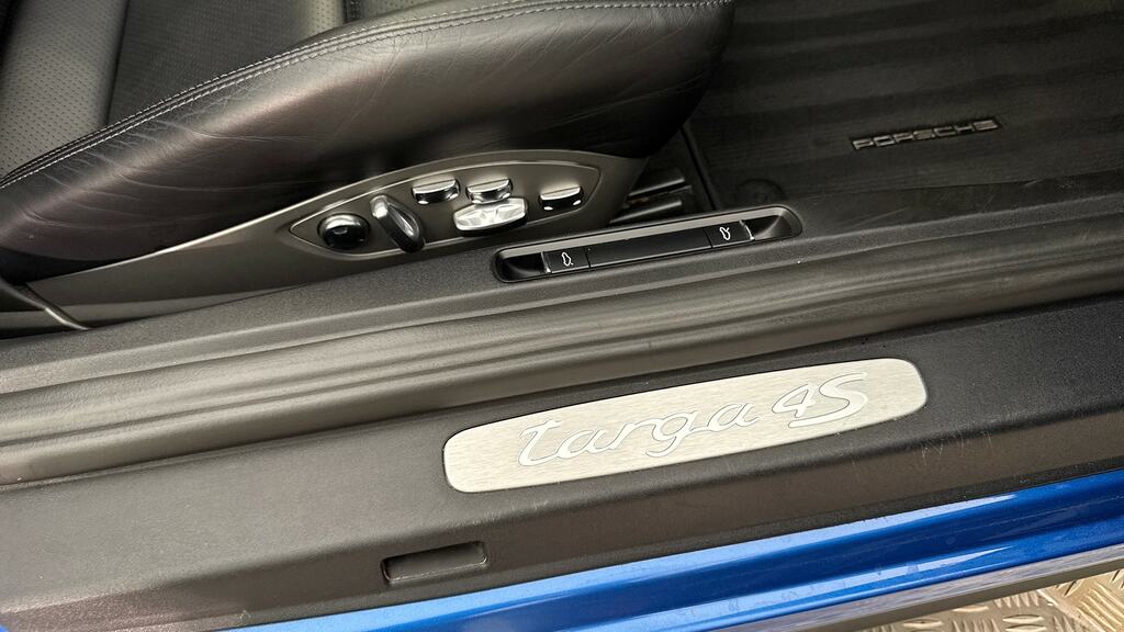 Porsche 911 Targa 4 Pdk Silver #31