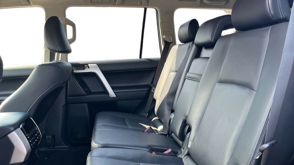 Toyota Land Cruiser 2.8 D-4d Invincible 7 Seats Grey #4